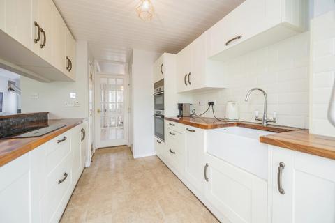 25 Broomieknowe Gardens, Bonnyrigg, EH19 2JE