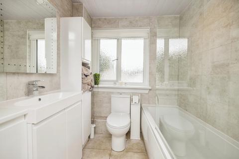 25 Broomieknowe Gardens, Bonnyrigg, EH19 2JE