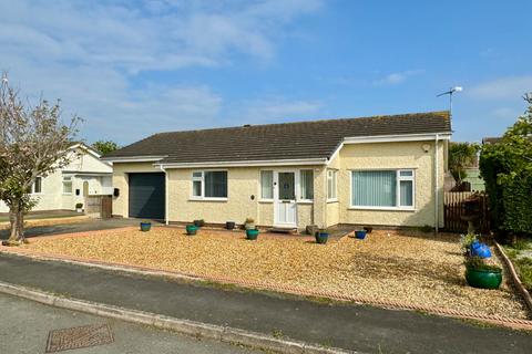 4 bedroom bungalow for sale, Glantraeth Estate, Valley, Holyhead, Isle of Anglesey, LL65