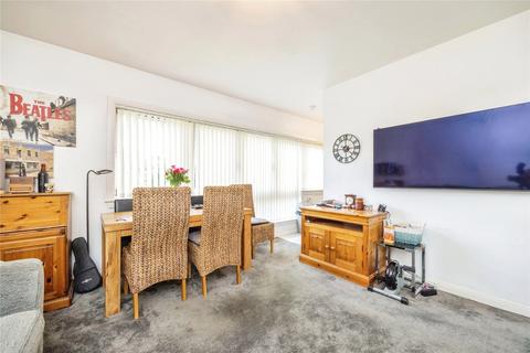 17 Eskview Grove, EH22 1JW