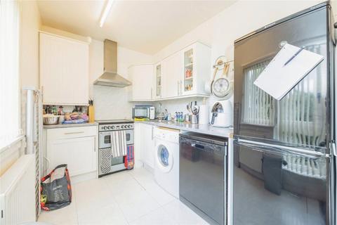 17 Eskview Grove, EH22 1JW