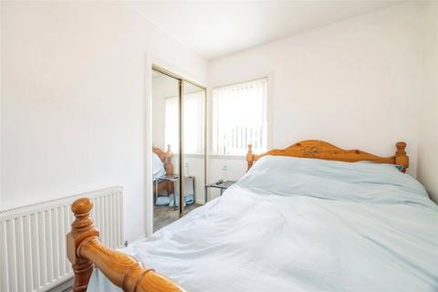 17 Eskview Grove, EH22 1JW