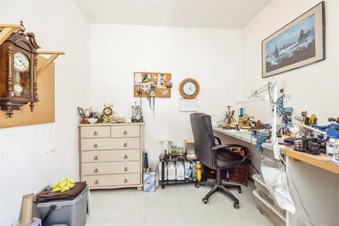 17 Eskview Grove, EH22 1JW