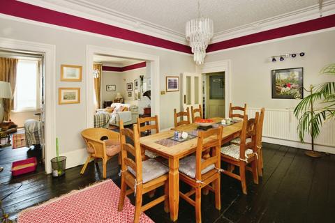 Basement Flat, 17 East Cliff, Dover, CT16 1LU