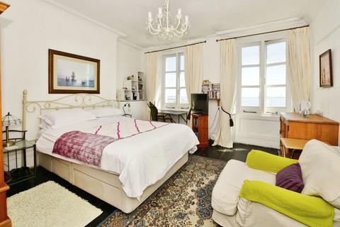 Basement Flat, 17 East Cliff, Dover, CT16 1LU