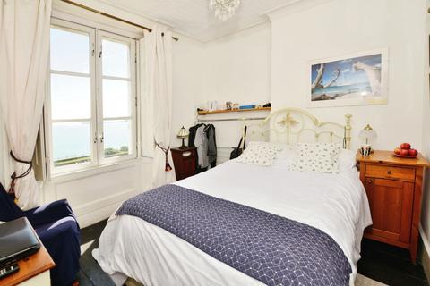 Basement Flat, 17 East Cliff, Dover, CT16 1LU