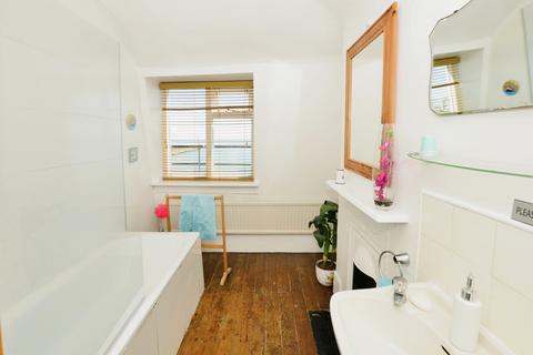 Basement Flat, 17 East Cliff, Dover, CT16 1LU
