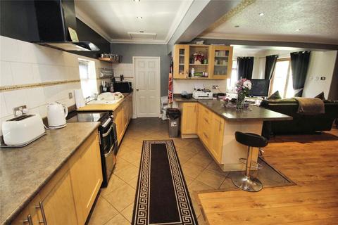 1 Hatfield Road, Thorne, Doncaster, DN8 5QZ