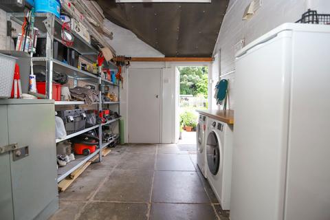 40 Carters Lane, Halesowen, B62 0BS