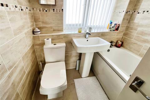 4 bedroom semi-detached house for sale, Oakley Avenue, West Midlands DY4