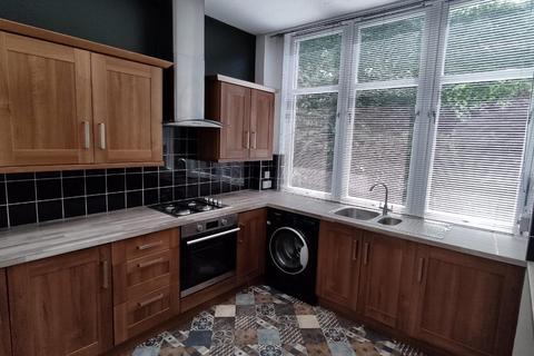 3 bedroom terraced house to rent, Springburn Road, Springburn, Glasgow, G21