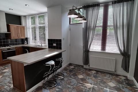 3 bedroom terraced house to rent, Springburn Road, Springburn, Glasgow, G21