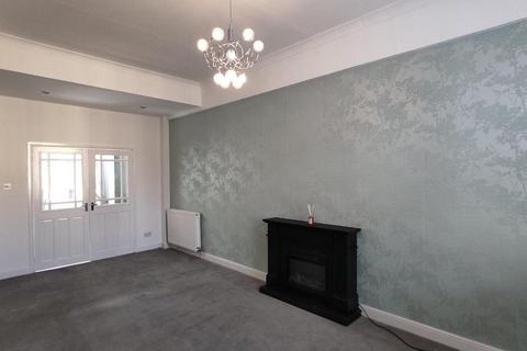 3 bedroom terraced house to rent, Springburn Road, Springburn, Glasgow, G21