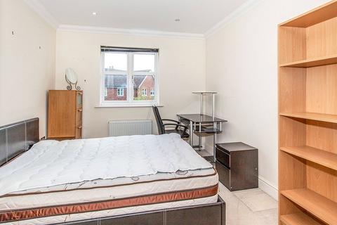 2 bedroom flat for sale, Albany Court Albany Place, Surrey TW20