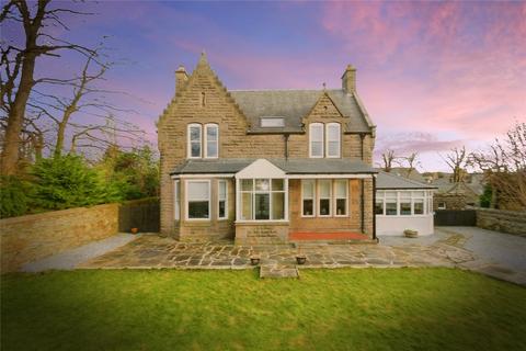 6 bedroom detached house for sale, Broomhill Road, Moray AB55