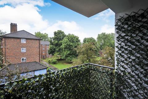 2 bedroom flat for sale, Ravens Way, London SE12