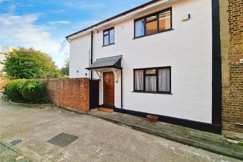 37 Court Yard, London, SE9 5PR