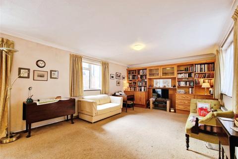 37 Court Yard, London, SE9 5PR