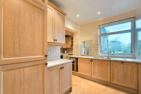 21 Crouch Croft, London, SE9 3HX