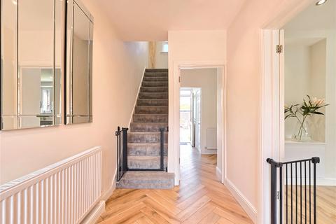 39 Alderwood Road, London, SE9 2JY