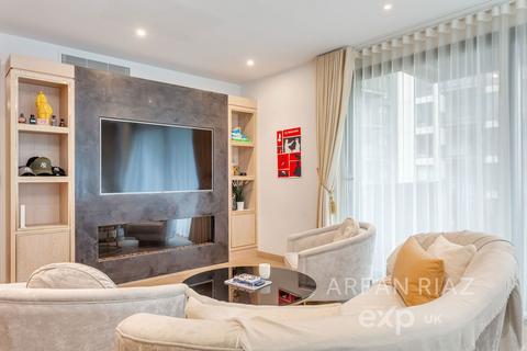 2 bedroom flat for sale, Viaduct Gardens, London SW11