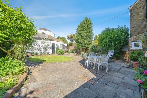 151 Barnsole Road, Gillingham, ME7 4EE