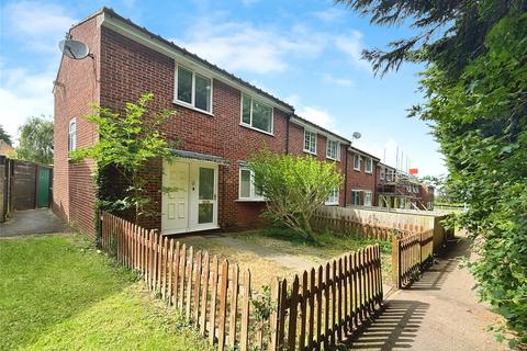 3 bedroom terraced house to rent, Greenview Walk, Kent ME7