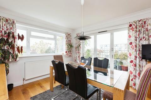 19 Dobson Road, Gravesend, DA12 5TF