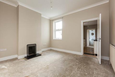 171 Dover Road, Northfleet, Gravesend, DA11 9QN
