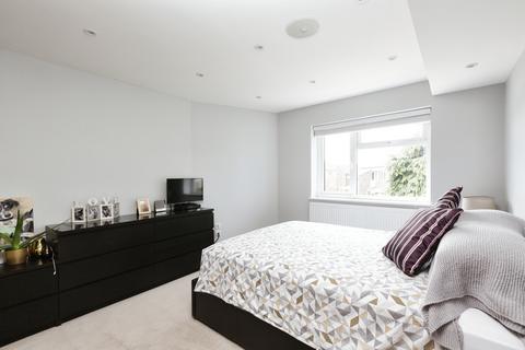 25 Bader Walk, Northfleet, Gravesend, DA11 8PU