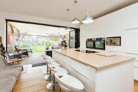 88 Thong Lane, Gravesend, DA12 4LD