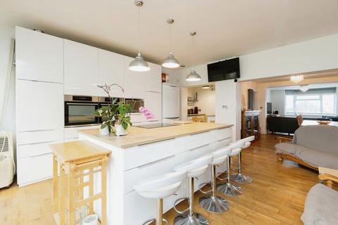 88 Thong Lane, Gravesend, DA12 4LD