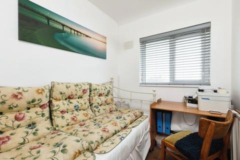 88 Thong Lane, Gravesend, DA12 4LD