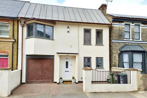 4 bedroom detached house for sale, Darnley Street, Kent DA11