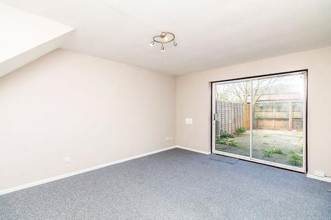 10 Abbots Field, Gravesend, DA12 5JA
