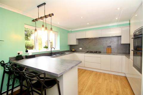 4 bedroom detached house for sale, Eastwoods Road, Leicestershire LE10
