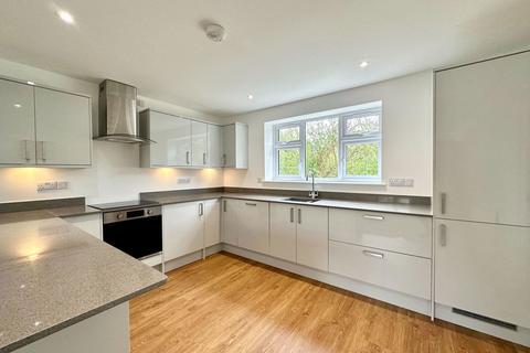 8 Lanwithan Road, Lostwithiel, PL22 0ES