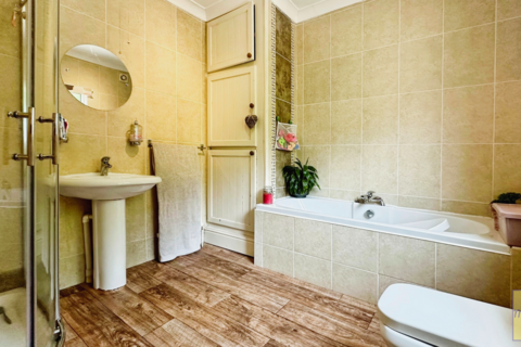 301 Graig Road, Godrergraig, Swansea, SA9 2NZ