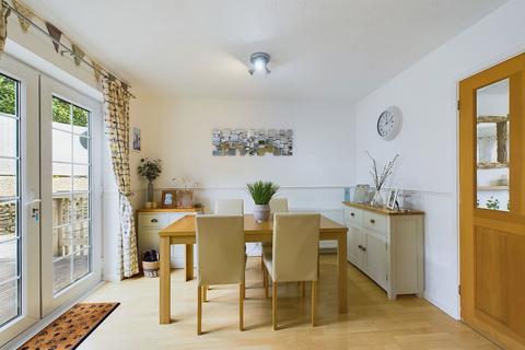 21 Polmarth Close, St Austell, PL25 3TW