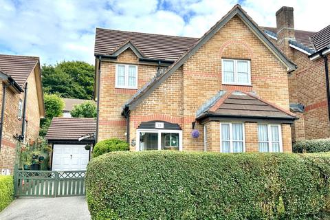 211 Manor View, Par, PL24 2EP