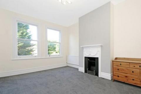 3 bedroom apartment to rent, Grosvenor Road, London, N3