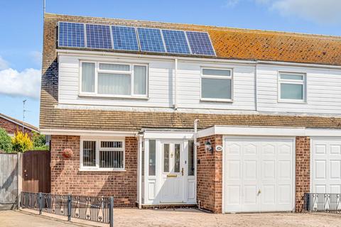 48 Raphael Drive, Shoeburyness, Southend-on-sea, SS3 9UW