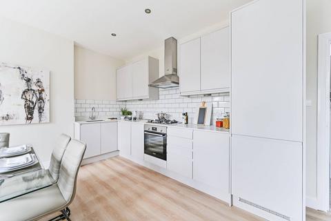 2 bedroom flat to rent, Rockmount Road, Crystal Palace, London, SE19