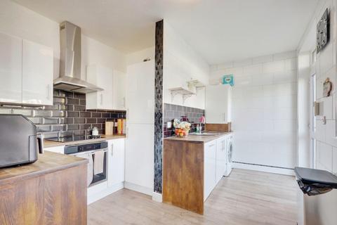 3 bedroom apartment for sale, Valkyrie Road, Westcliff-on-sea, SS0