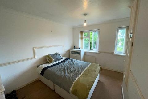 9 Alderton Drive, Wolverhampton, WV3 7JZ