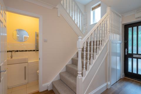 17 Brook Lane, Berkhamsted, HP4 1SX