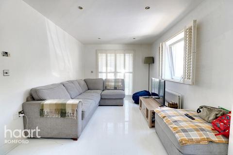 Flat 4, Autumn Court Spring Gardens, Romford, RM7 9BN