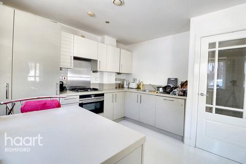 Flat 4, Autumn Court Spring Gardens, Romford, RM7 9BN