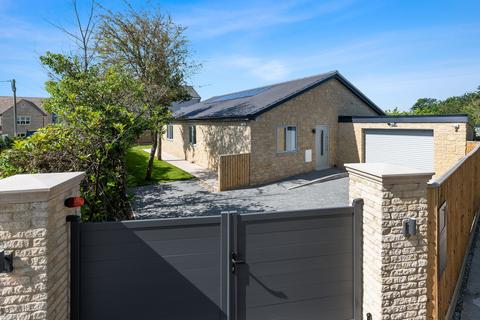 3 bedroom detached bungalow for sale, Old Witney Road, Eynsham, OX29