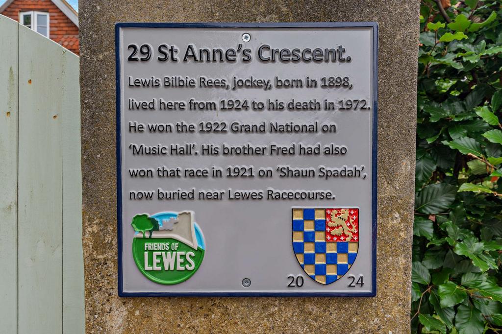 Plaque